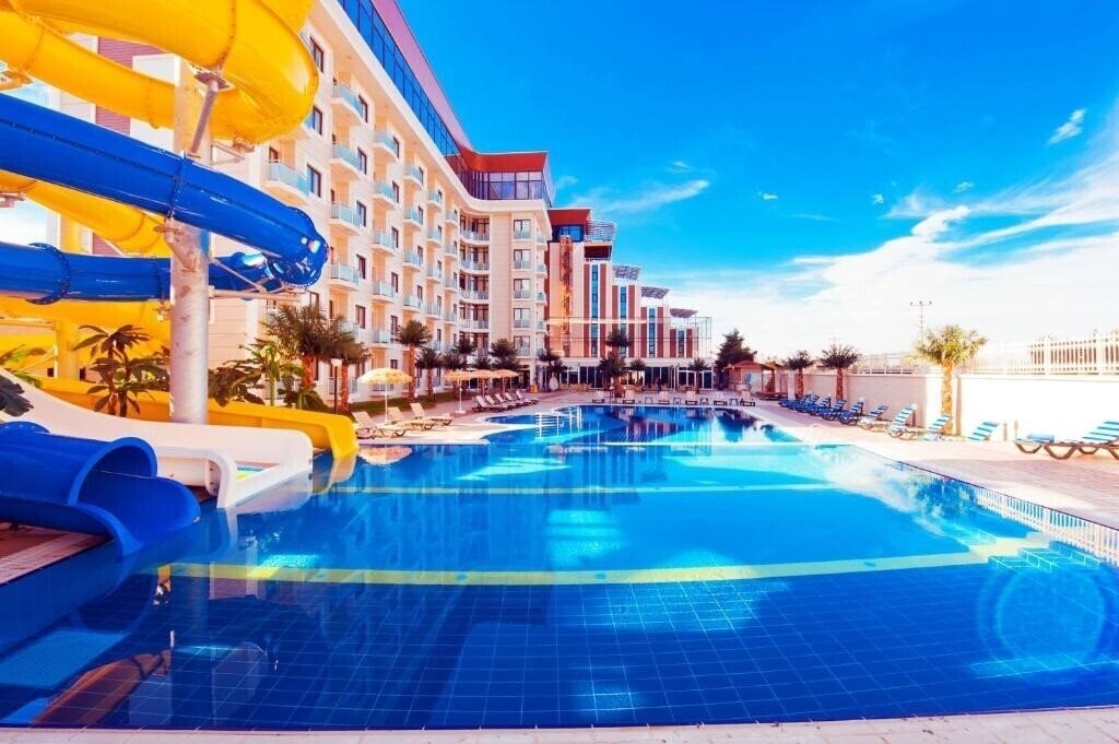 Elegance Resort Hotel 4* қонақ үйі