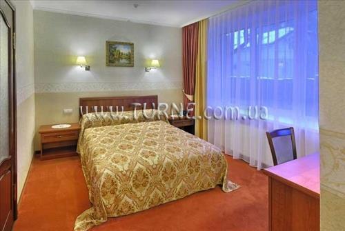 Отель Украина 4*