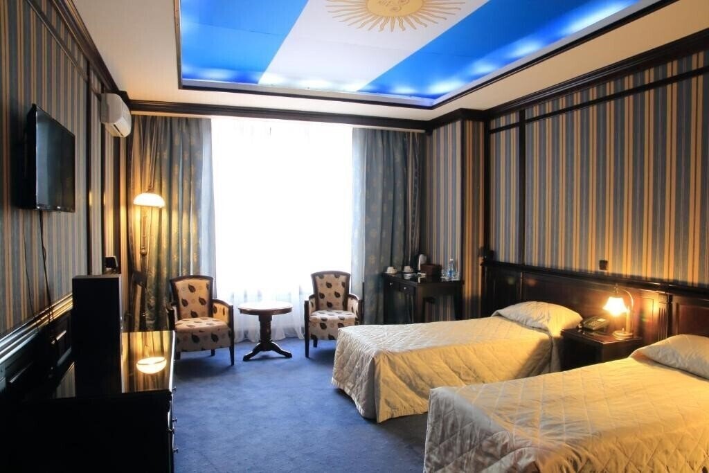 Картинка Атташе 2*