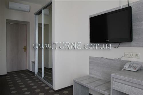 Ambassador Plaza 4* қонақ үйі