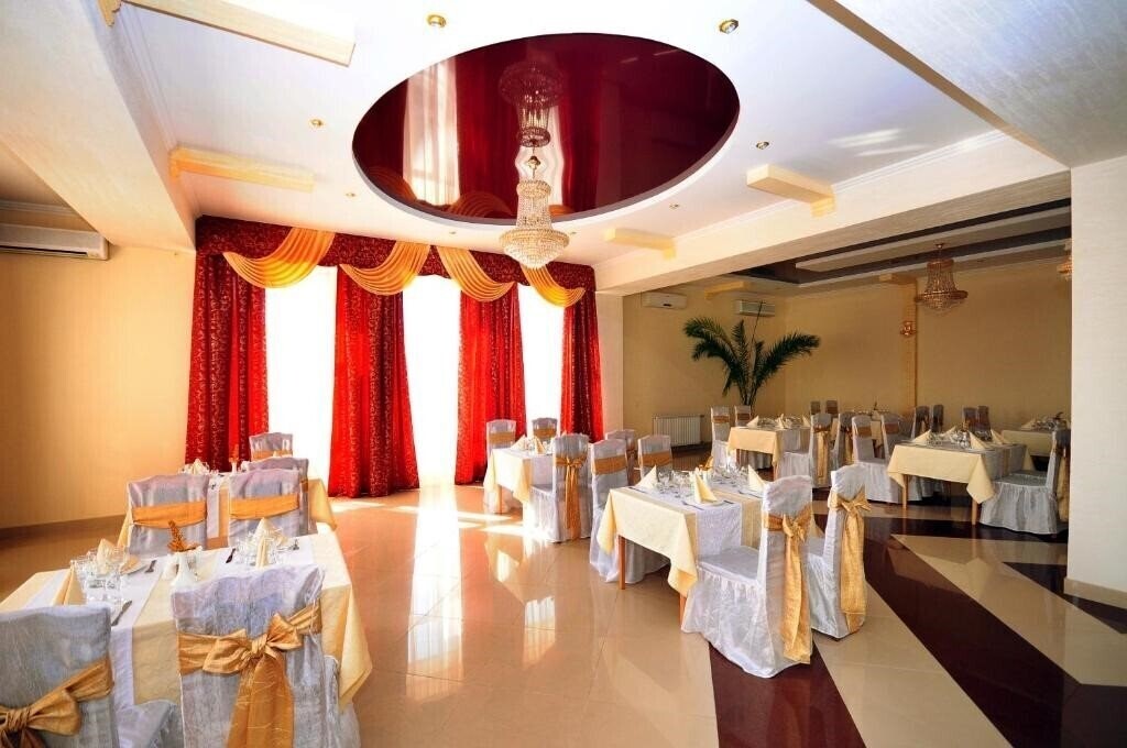 Червона Гора 3* фотосуреті