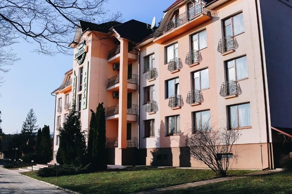 Червона Гора 3* суреті