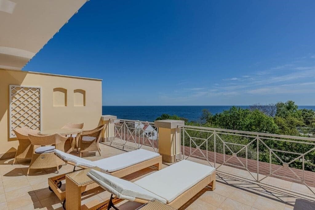 Palace Del Mar 4* суреті