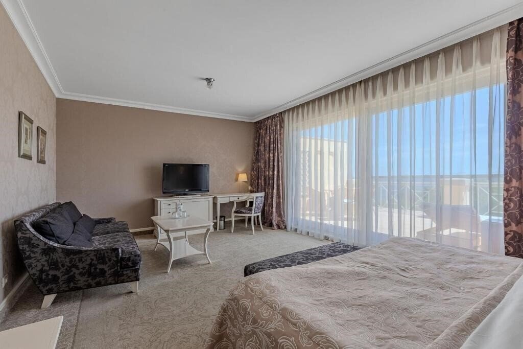 Palace Del Mar 4* суреті