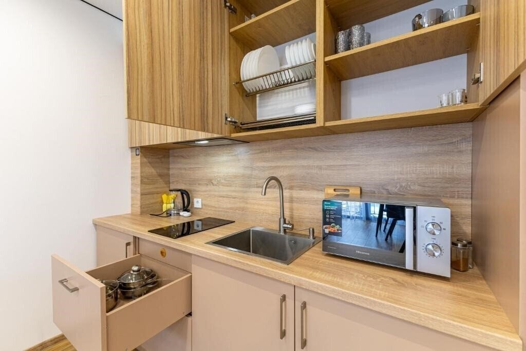 Під Стріхою 4* суреті