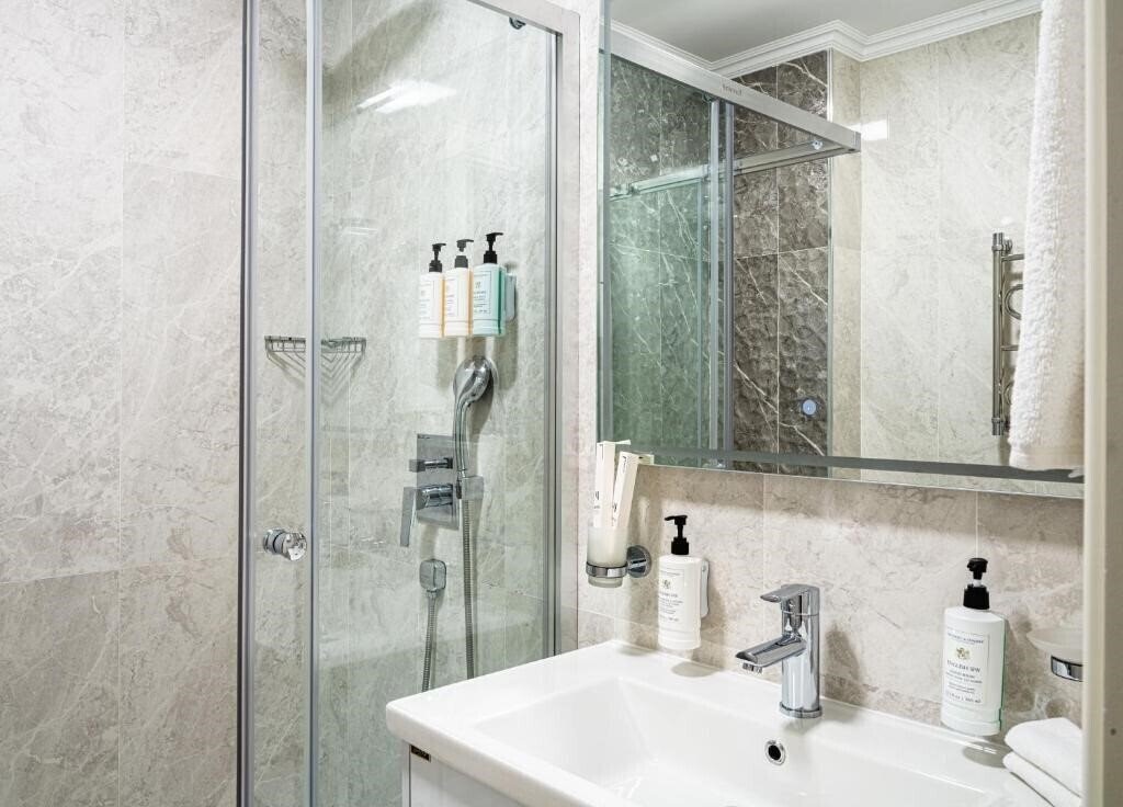 Zarafshon Parkside 4* фотосуреті