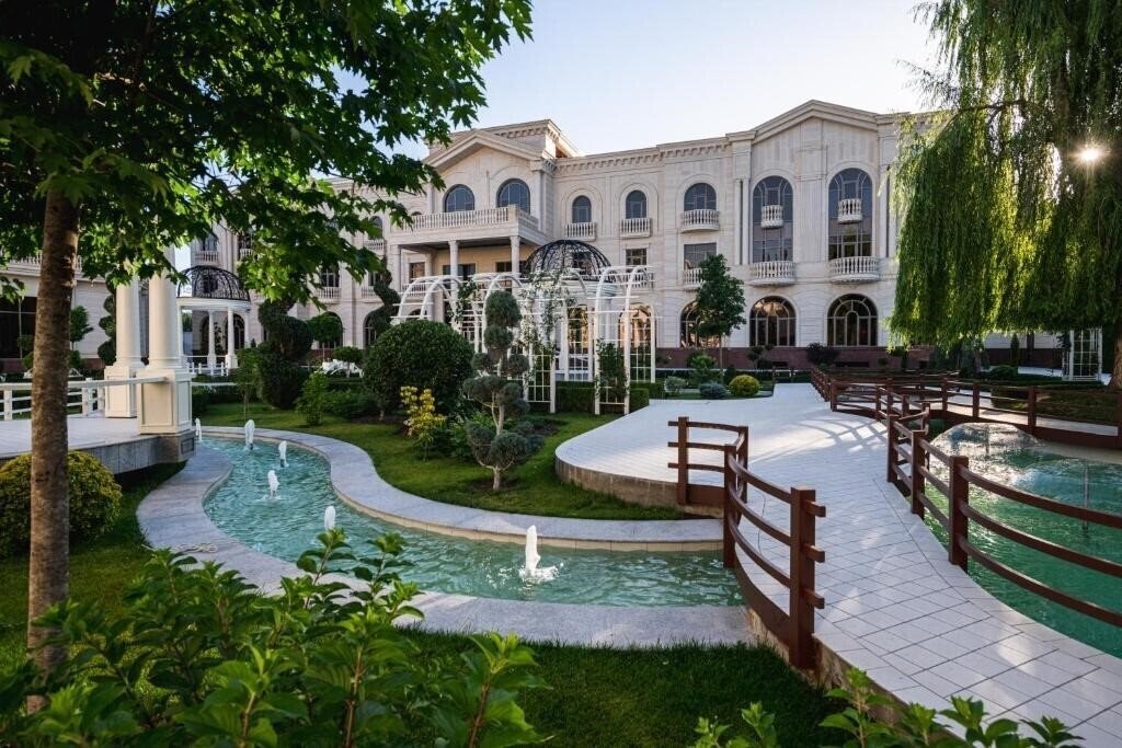 Zarafshon Parkside 4* суреті