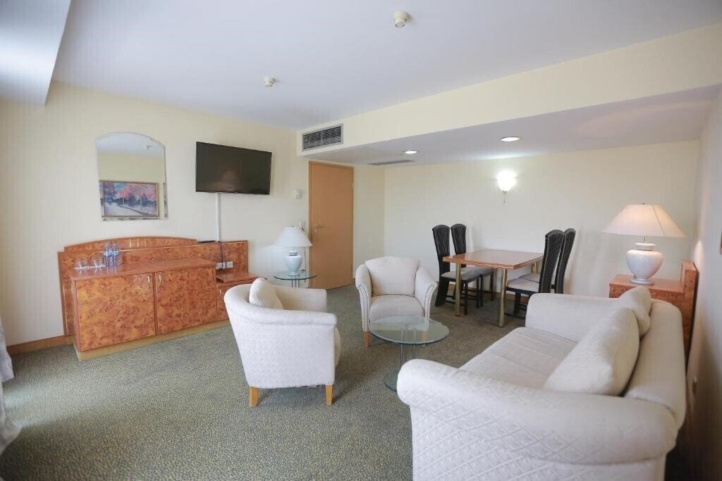 Shodlik Palace 4* суреті