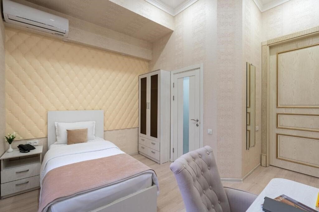 Shoxjahon 3* суреті