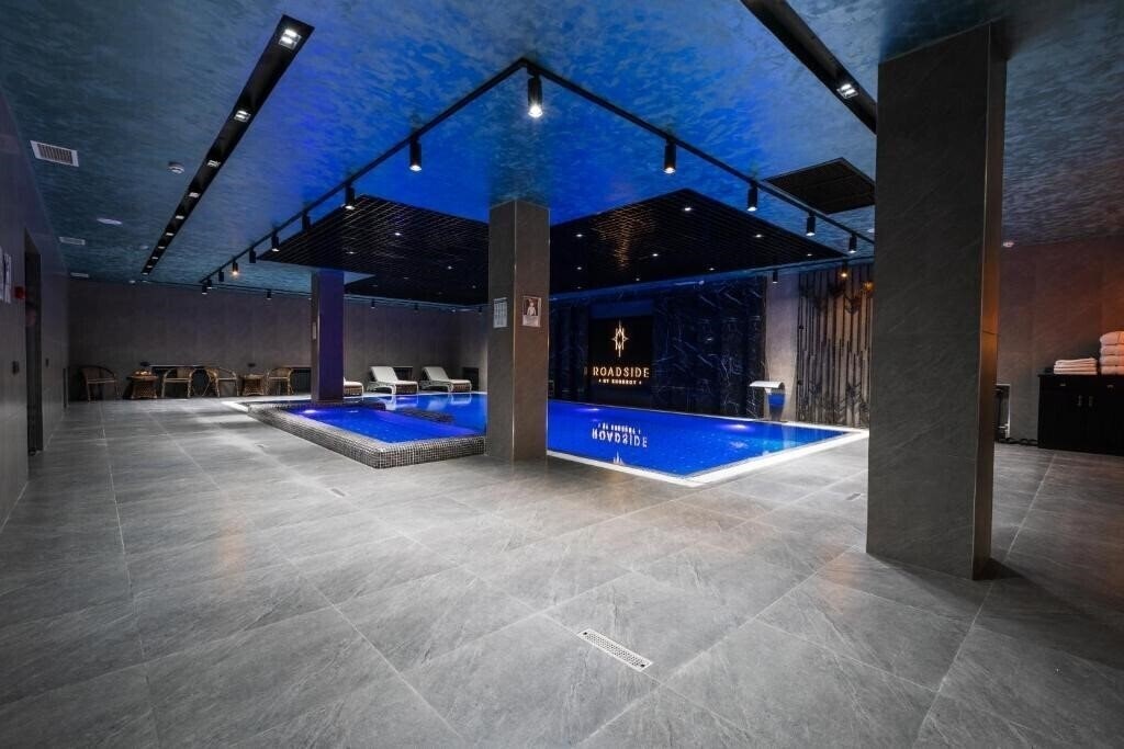 Roadside By Horrot 4* суреті