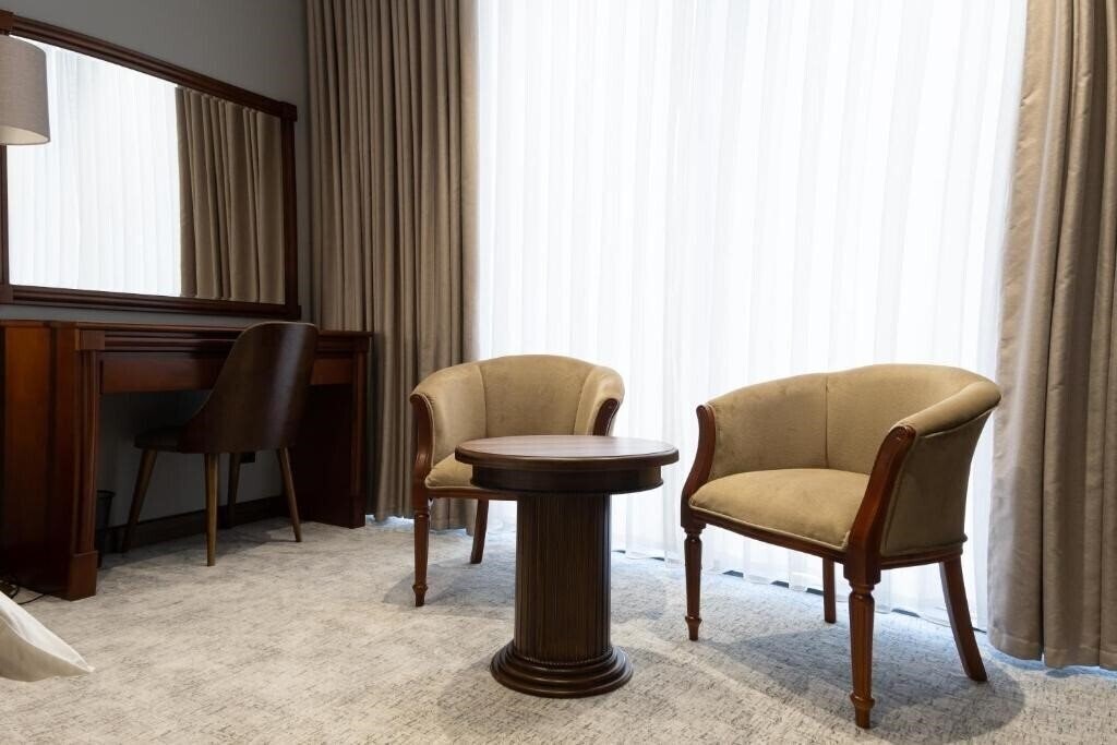 Mir Luxe Plaza 4* суреті