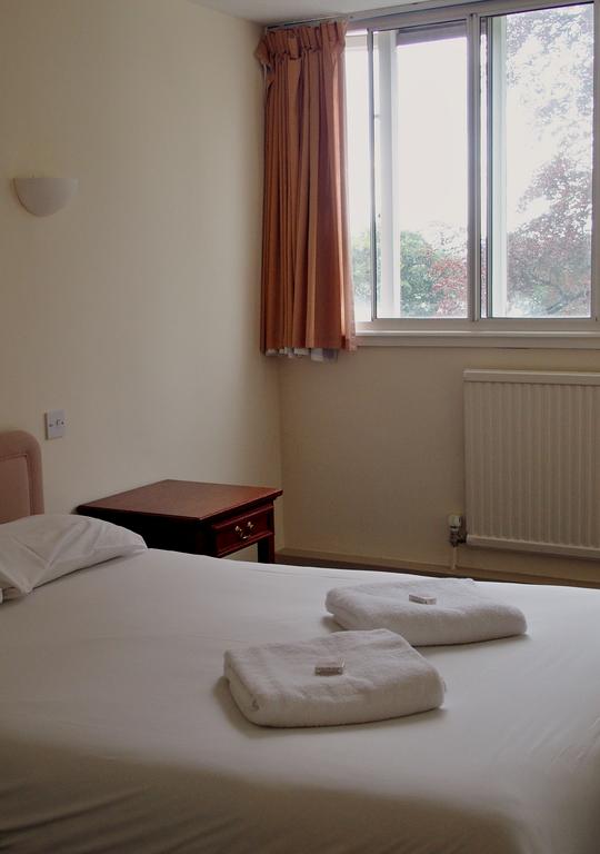 Фото Almond House Lodge 2*