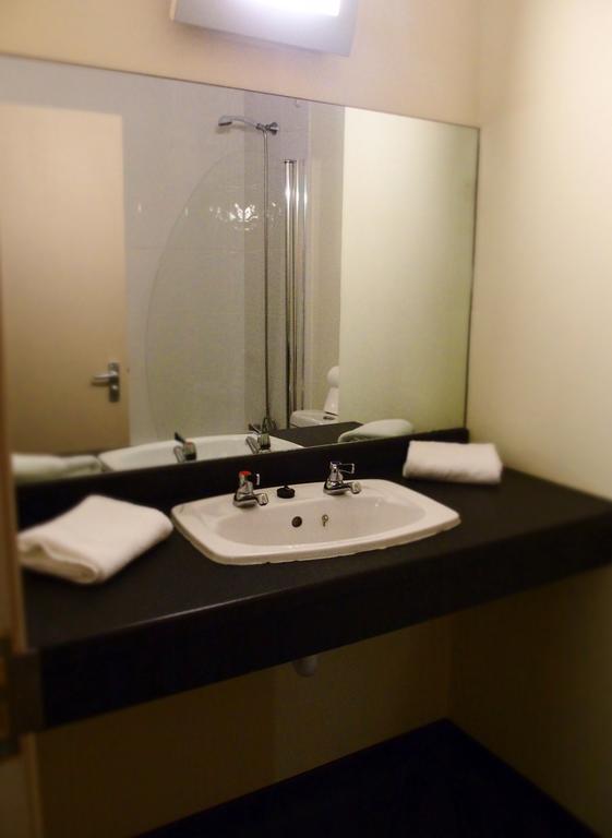 Almond House Lodge 2* фотосуреті