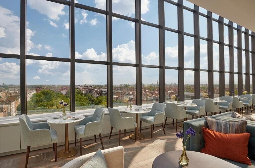 Отель Jumeirah Carlton Tower 5*