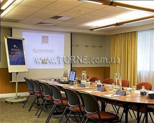 Отель Novotel London City South 4*