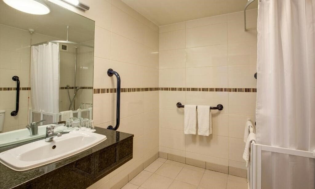 Tavistock 3* суреті