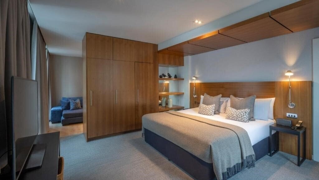 Картинка Apex London Wall 3*