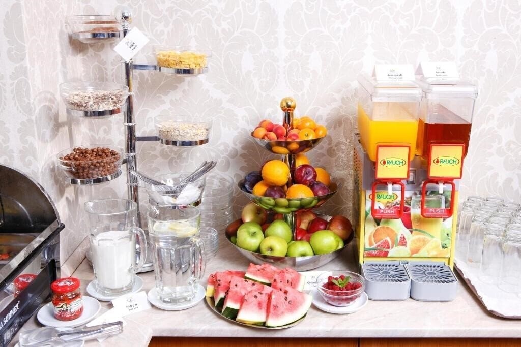 Фото Six Inn Hotel Budapest 3*