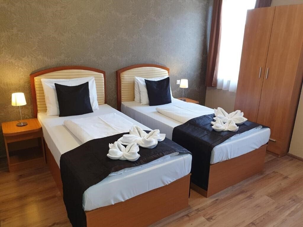 Картинка Six Inn Hotel Budapest 3*