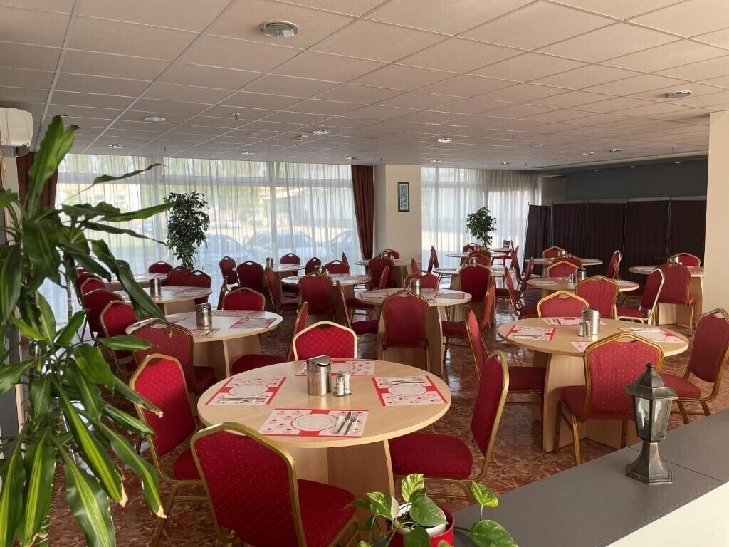 Canada Hotel 3* суреті