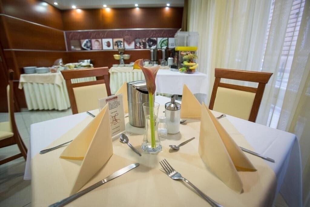 City Hotel Budapest 4* суреті