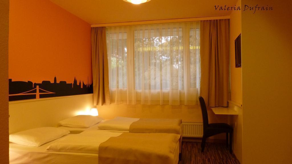 Фото Pest Inn Hotel 3*
