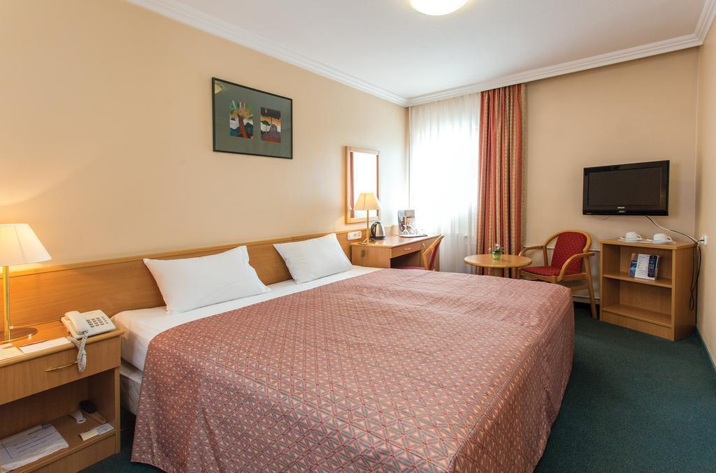 Danubius Hotel Arena 4* фотосуреті