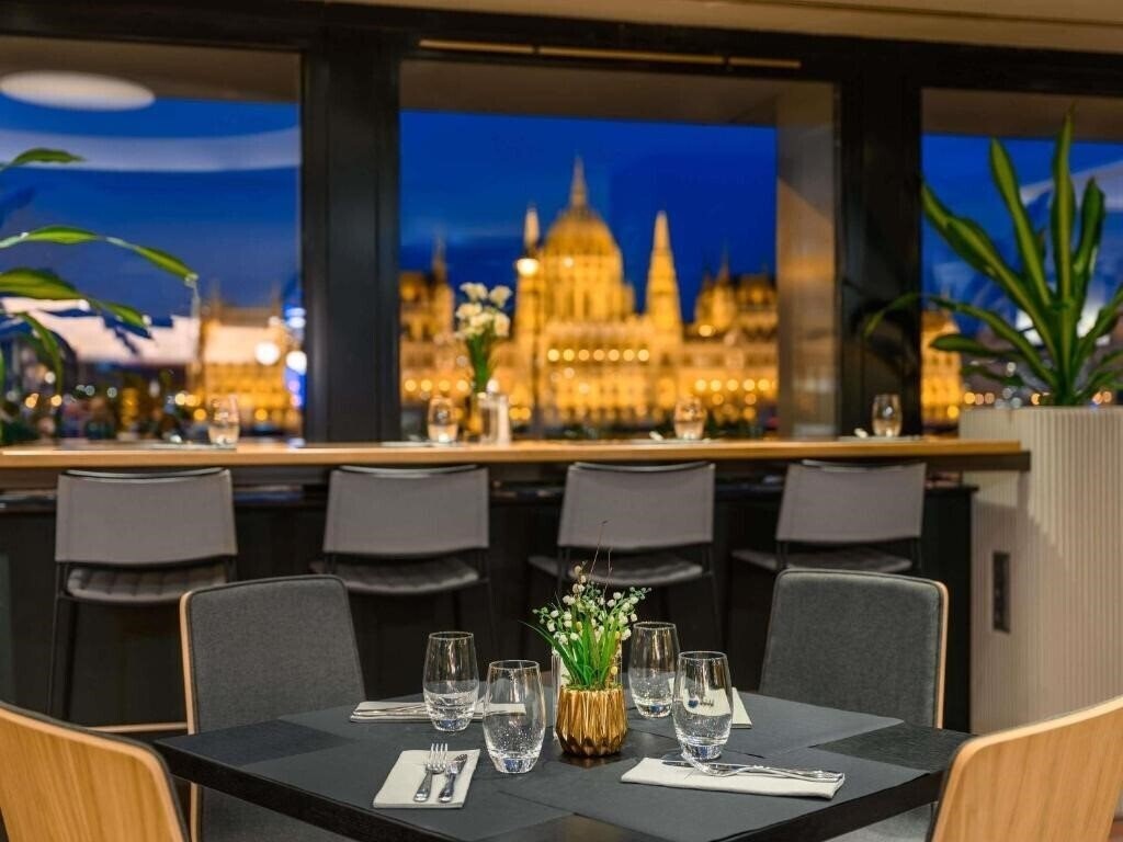 Отель Novotel Danube 4*