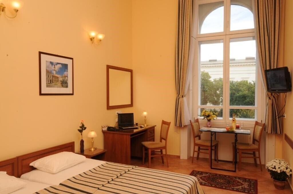 Отель Hotel Museum Budapest 4*