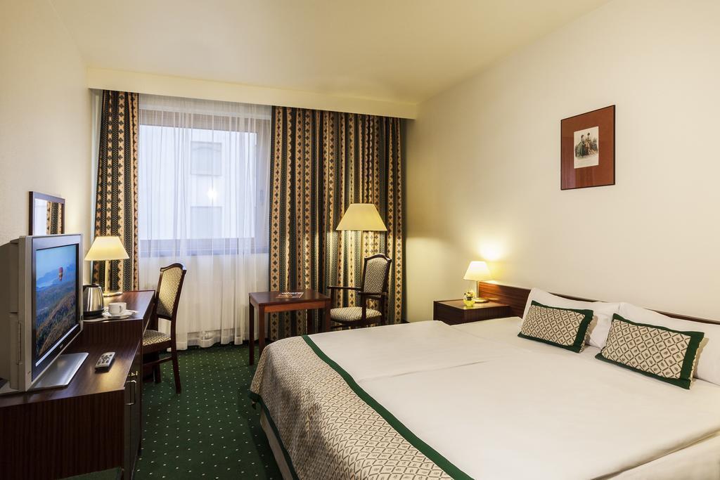 Фото Hotel Hungaria City Center 4*