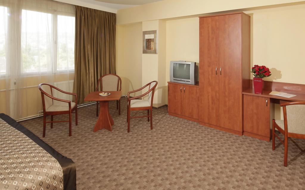 Hotel Charles 3* суреті
