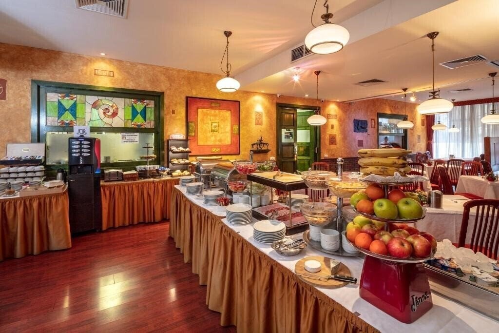 Hotel Charles 3* суреті