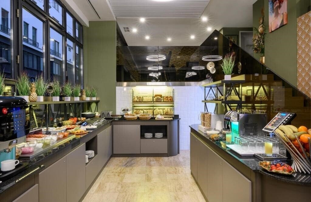 Картинка Regency Suites 4*