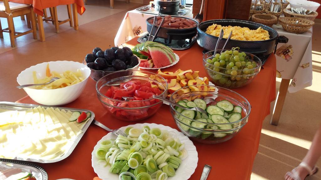 Botel Lisa 3* фотосуреті