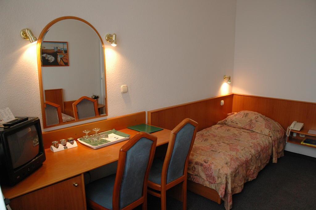 Hotel Benczur 3* фотосуреті