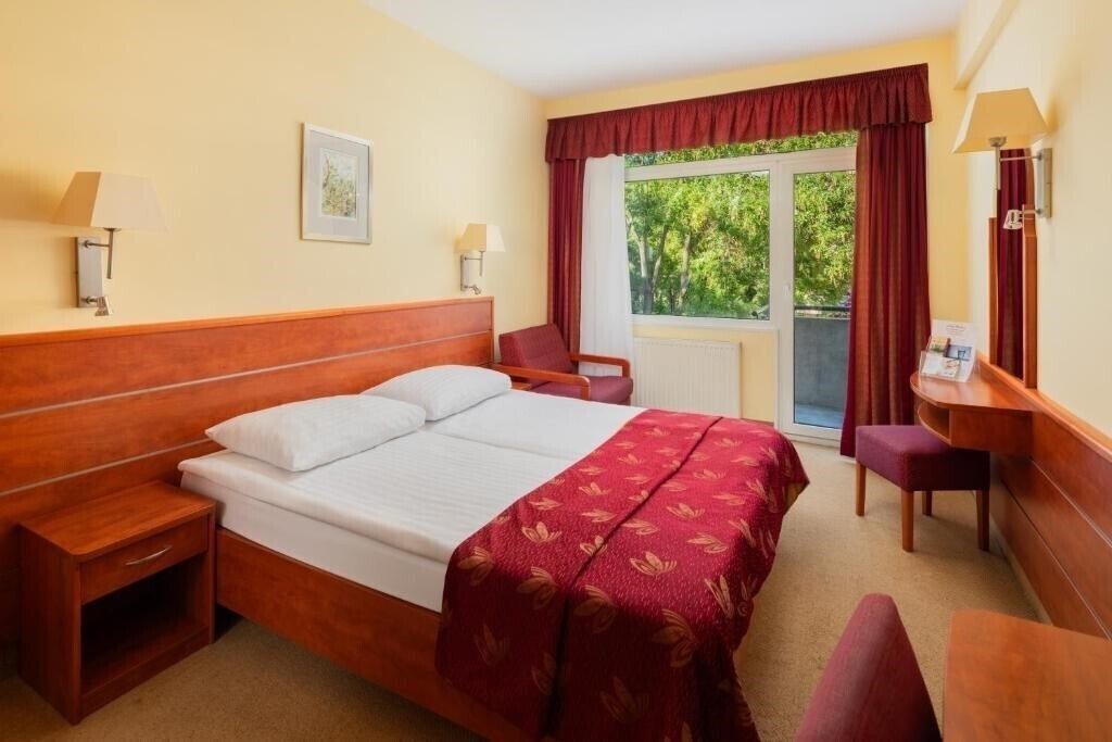 Отель Hotel Benczur 3*