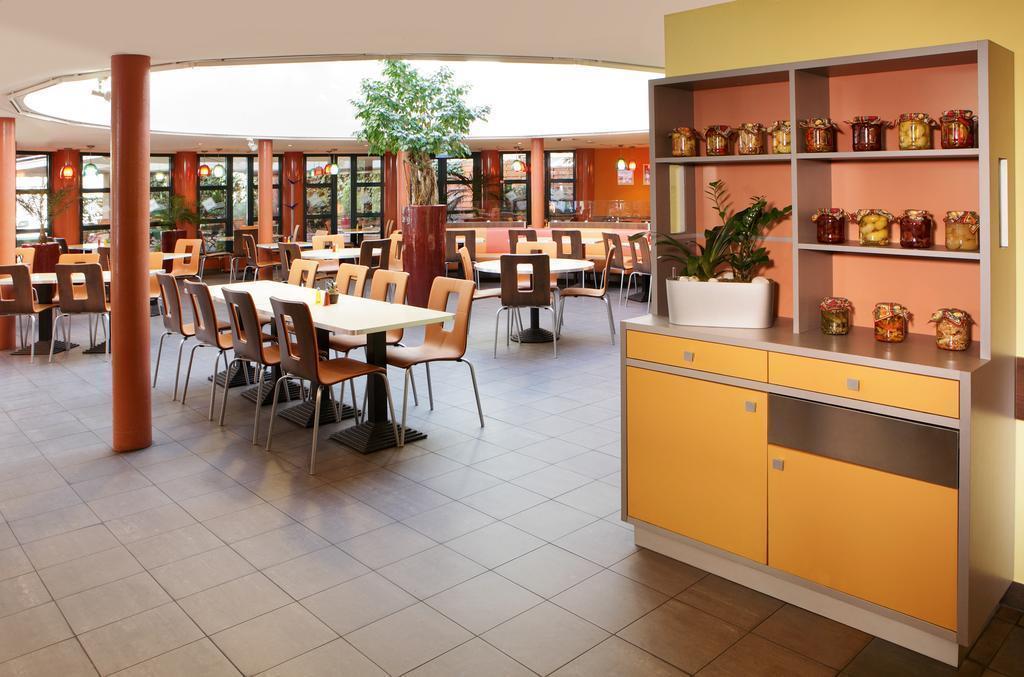 Ibis Heros Square Hotel 3* фотосуреті