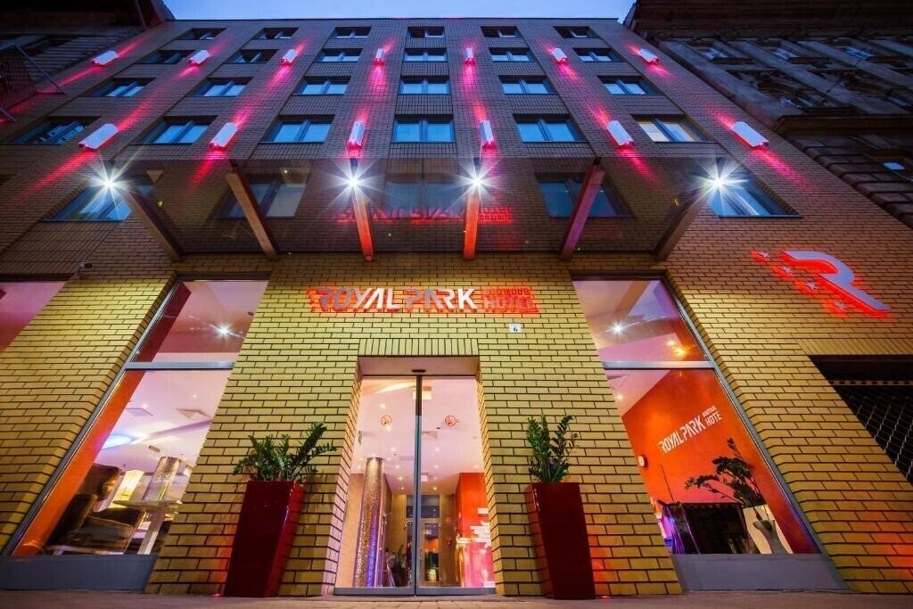 Royal Park Boutique Hotel 4* қонақ үйі