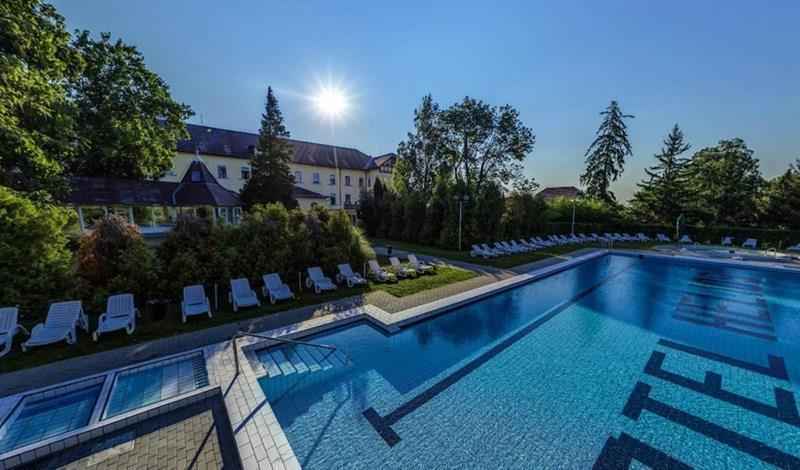 Hunguest Hotel Helios 3* суреті