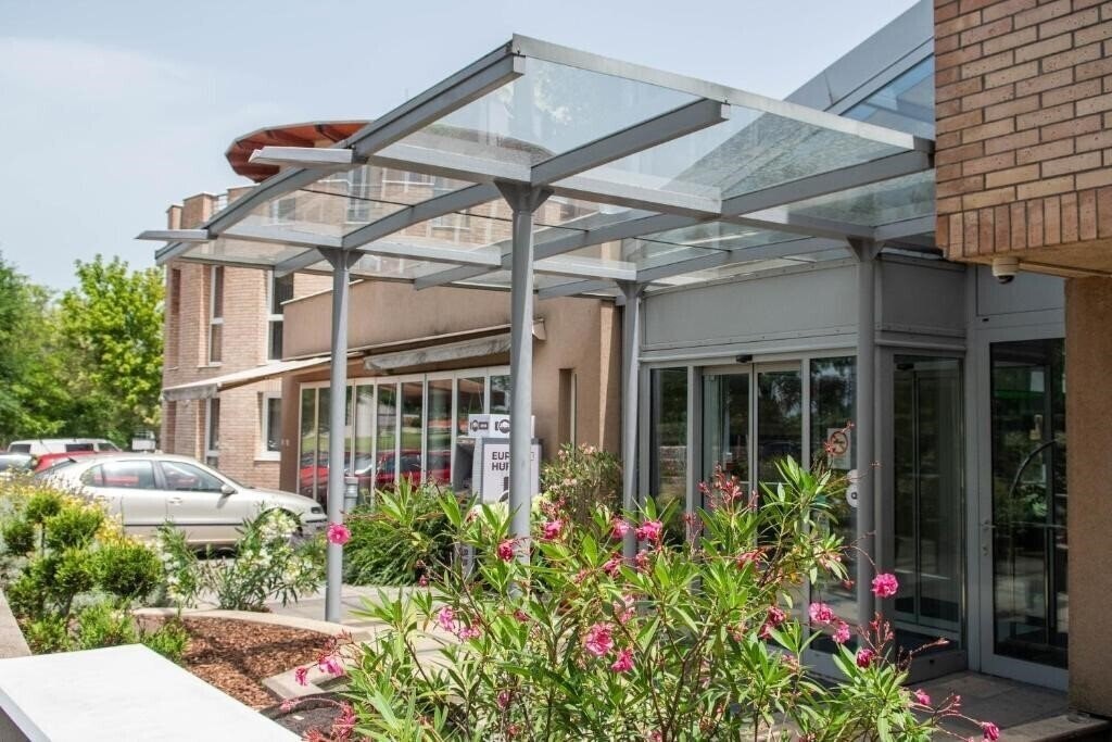 Ce Plaza Hotel 4* фотосуреті