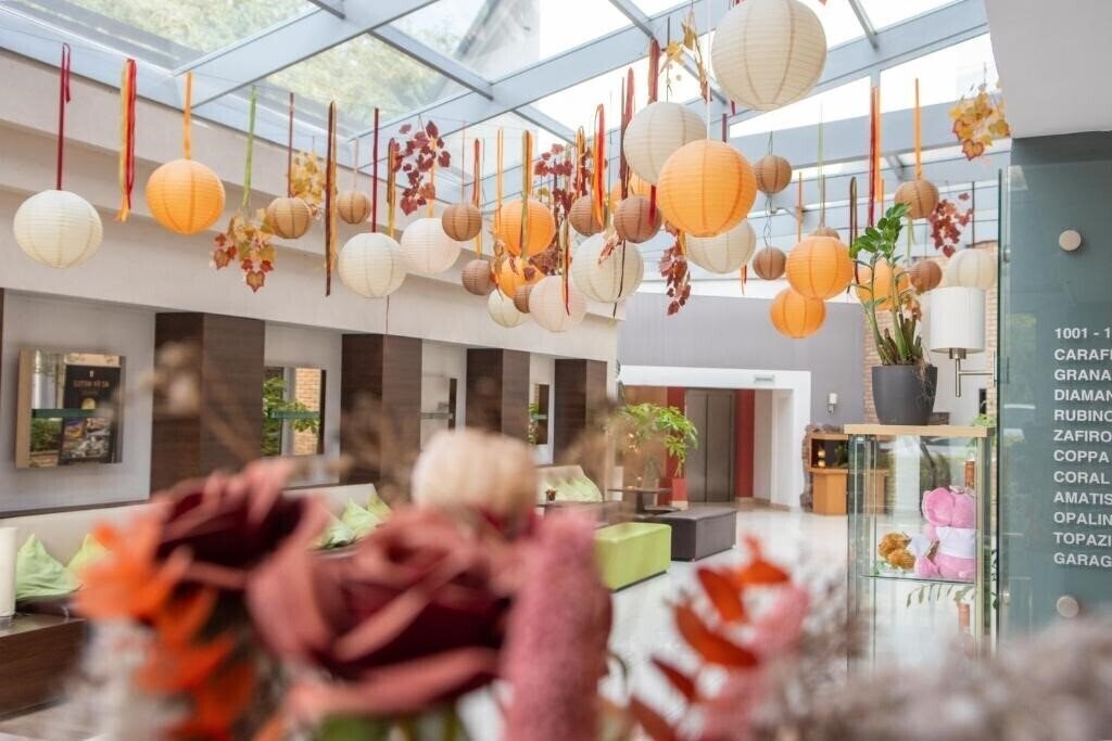 Ce Plaza Hotel 4* суреті