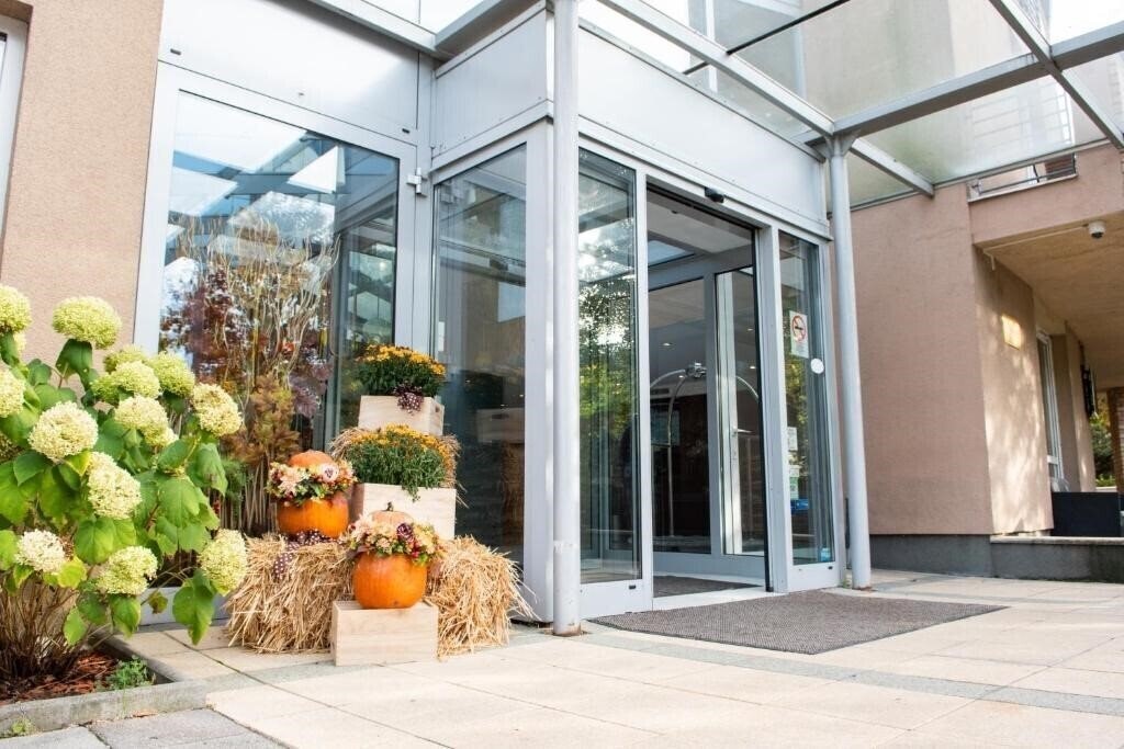 Ce Plaza Hotel 4* суреті