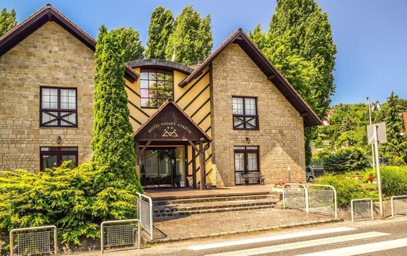 Отель Tihany Atrium 4*