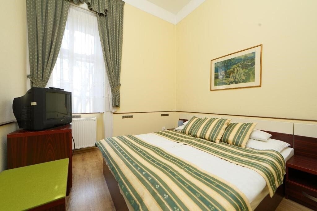 Отель Blaha Lujza Hotel 4*
