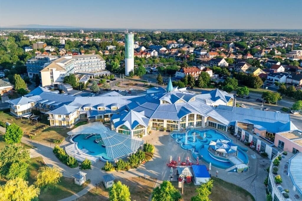 Отель Park Inn By Radisson Sarvar 4*
