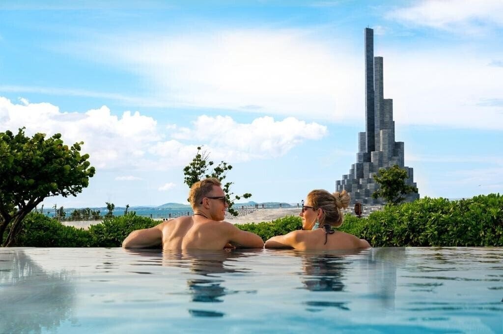 Отель Stelia Beach Resort 5*