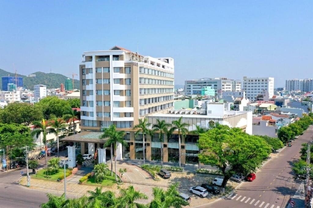 Отель Saigon Quy Nhon Hotel 4*