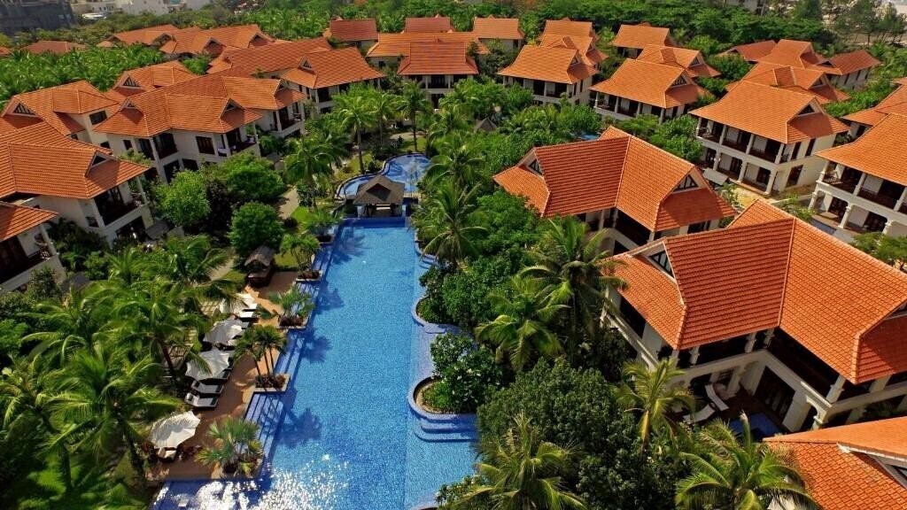 Отель Furama Villas 5*