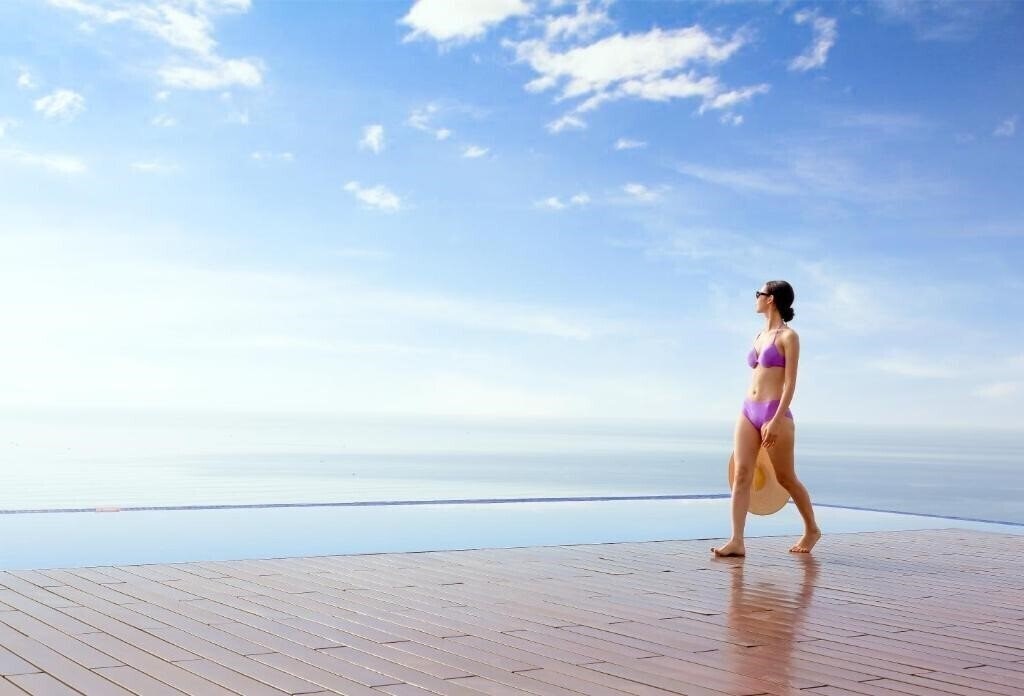 Отель A La Carte Da Nang Beach 4*