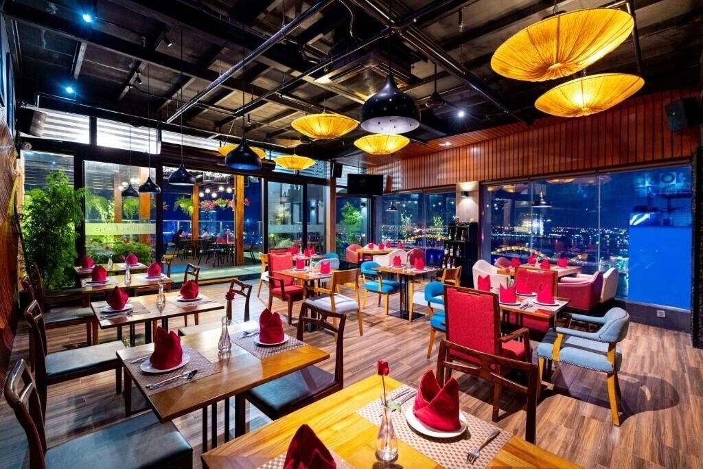 Brilliant Hotel Da Nang 4* фотосуреті